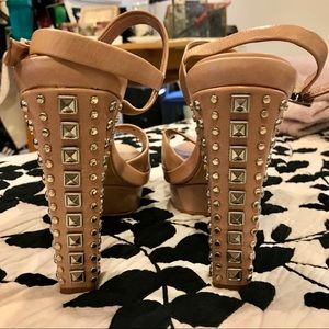 VINCE CAMUTO Studded Platform Heels